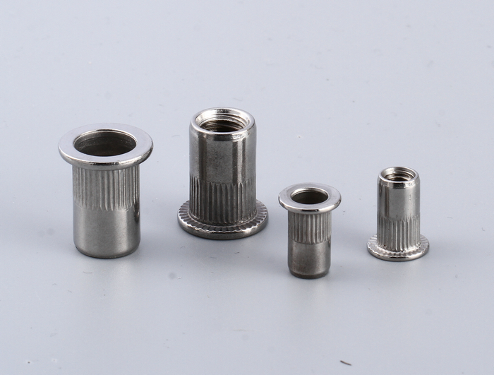 Riveting nut